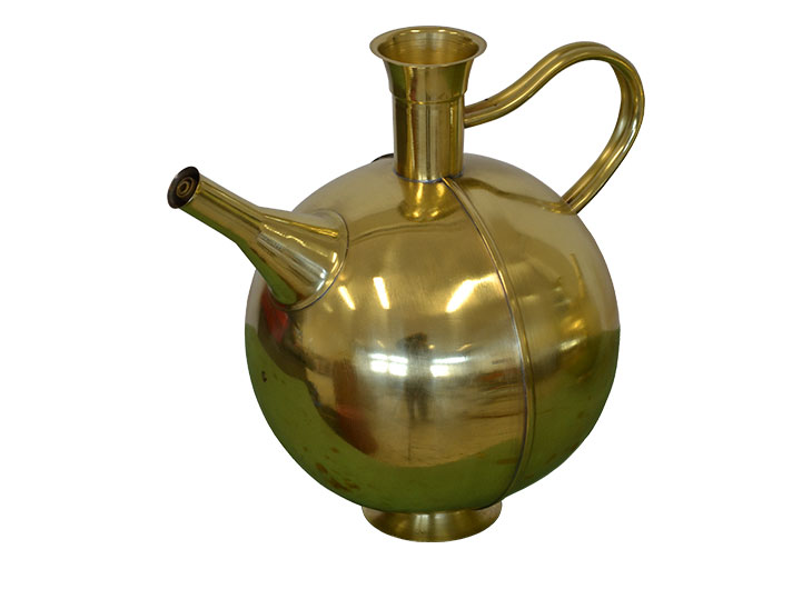 The ingenious wine-jug of Philon
